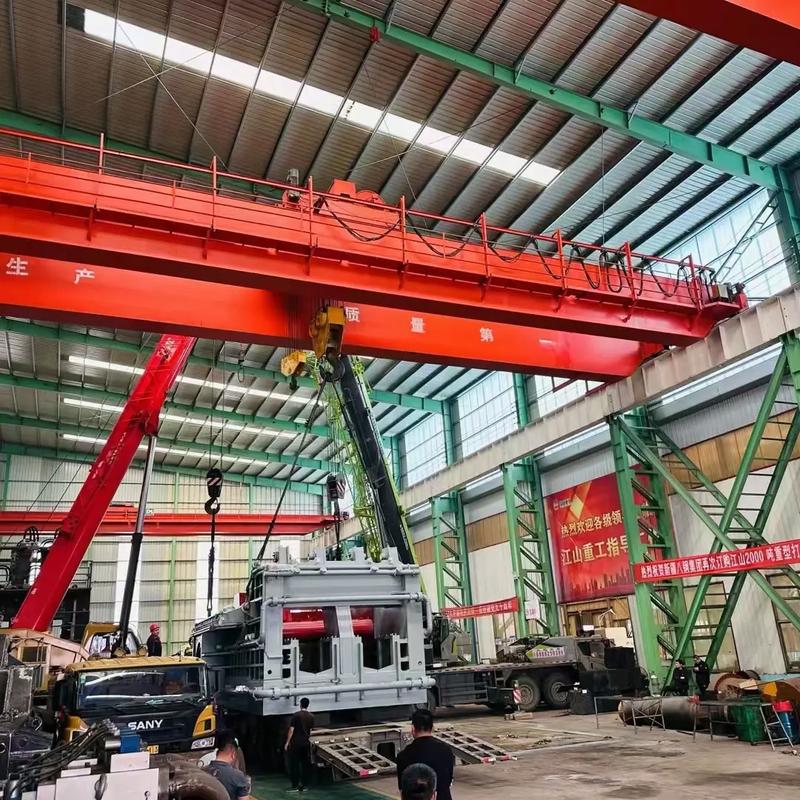 江山2000噸打包機(jī)裝車發(fā)貨新疆八鋼集團(tuán)